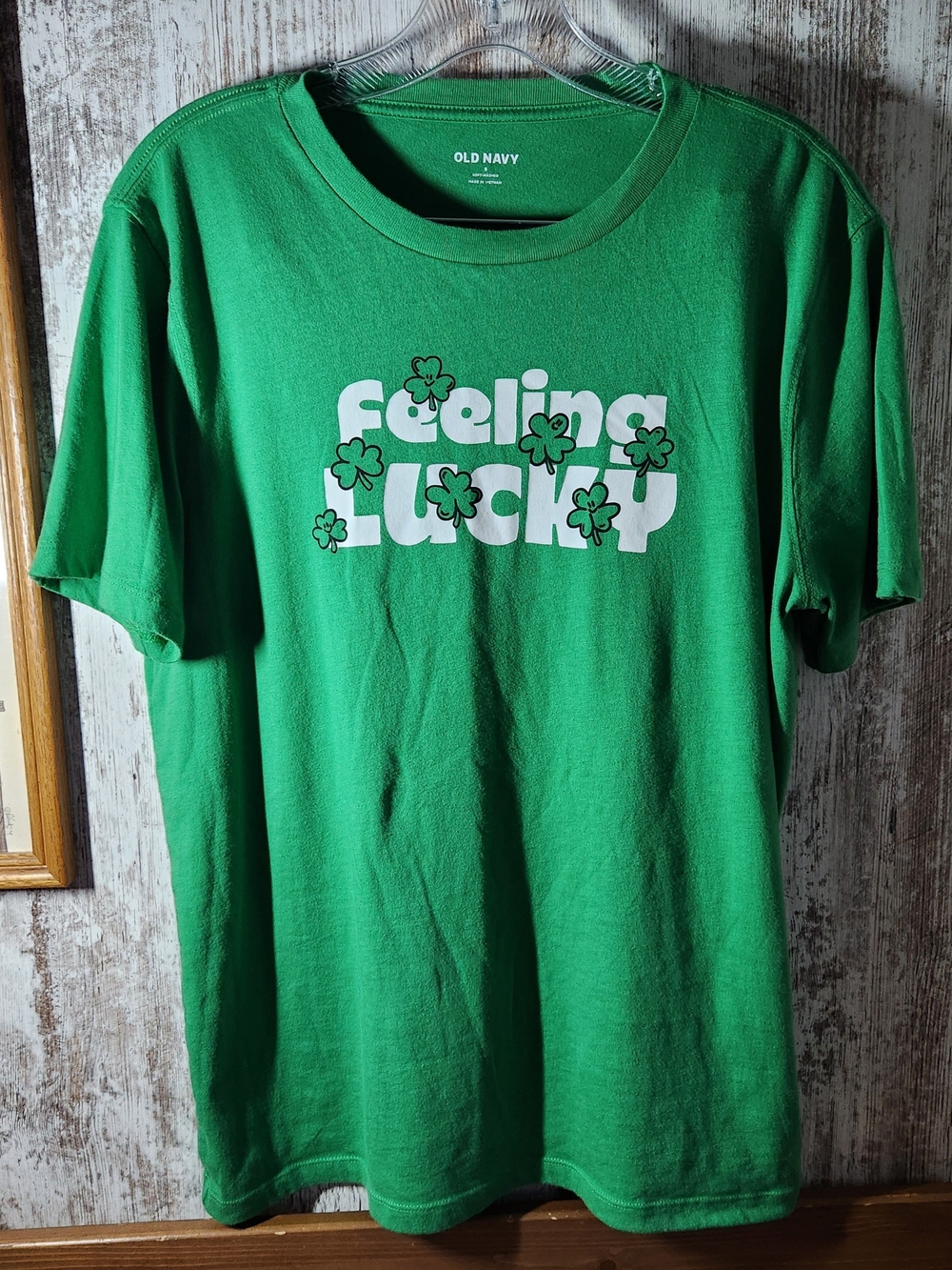 Old Navy Kelly Green 'Feeling Lucky' Graphic Tee Shamrock Accents St Patrick's